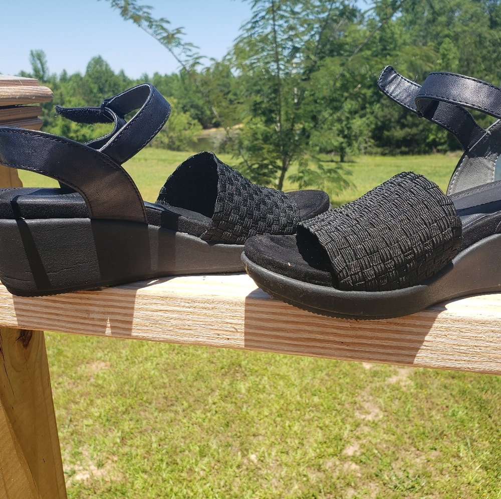 Baretraps womens wedge sandals
